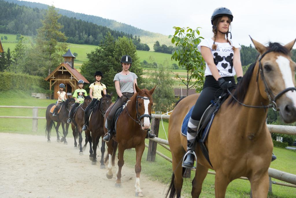 Hotel Muhr Pöllauberg Exteriör bild